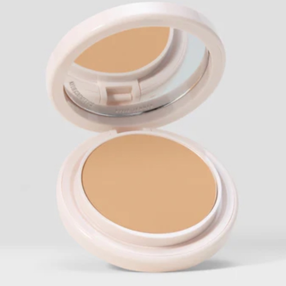 Reserved**Compact Powder in Cream by